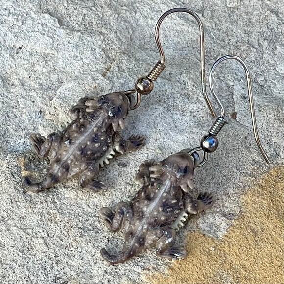 Horned Frog Rubberized Metal Earrings Hand-Painted Lifelike - Picture 1 of 5